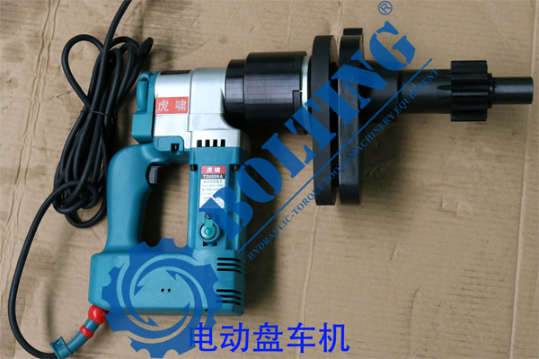 機車缸頭拉伸器，機車軸承座拉伸器、電動盤車機、風動盤車機已測試完畢